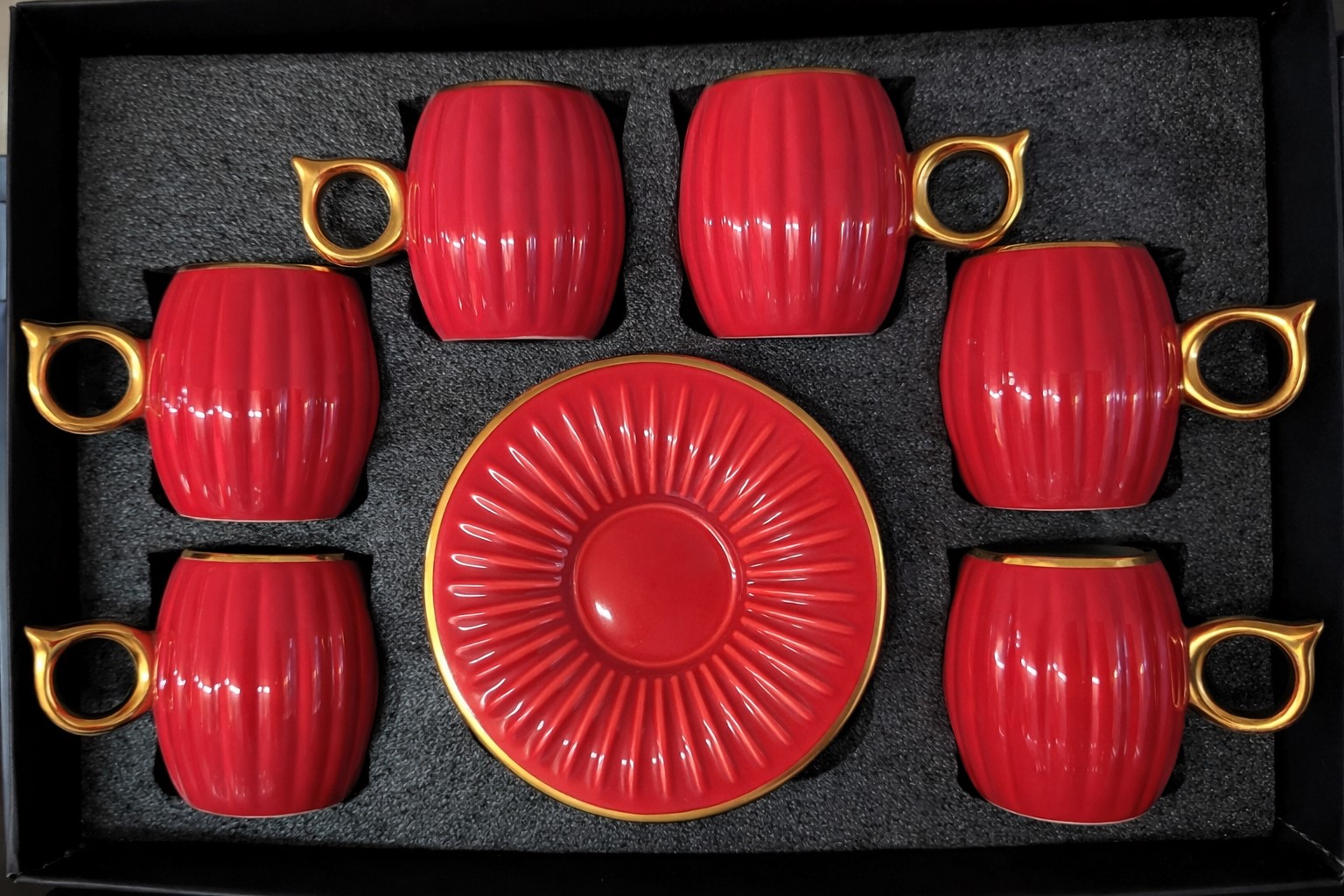 Керамичен сервиз за кафе 90 мл Червено и златно - снимка 1