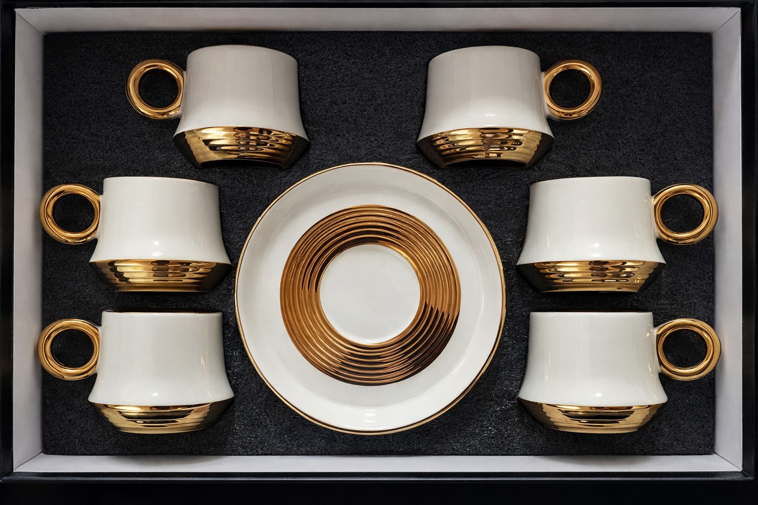 Керамичен сервиз за кафе Elegance Бяло и злато 90 мл - снимка 1