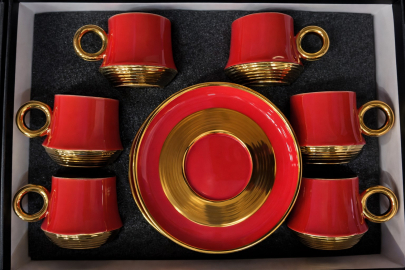 Керамичен сервиз за кафе Elegance Червено и злато 90 мл Керамичен сервиз за кафе Elegance Червено и злато 90 мл